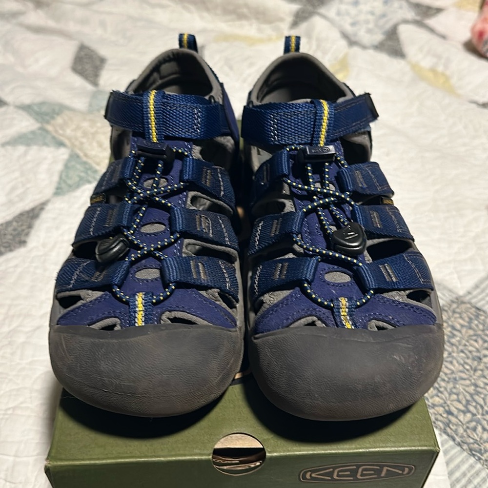 Like new condition Keen Boys sandals